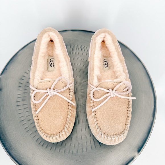 UGG Tan Slippers with Soft Slip-On Design - Picture 1 of 6